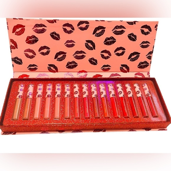 BRAND NEW Beauty Concepts Gorgeous Lips 15 Shades Lip Gloss Set - Pink and Red - Picture 1 of 4